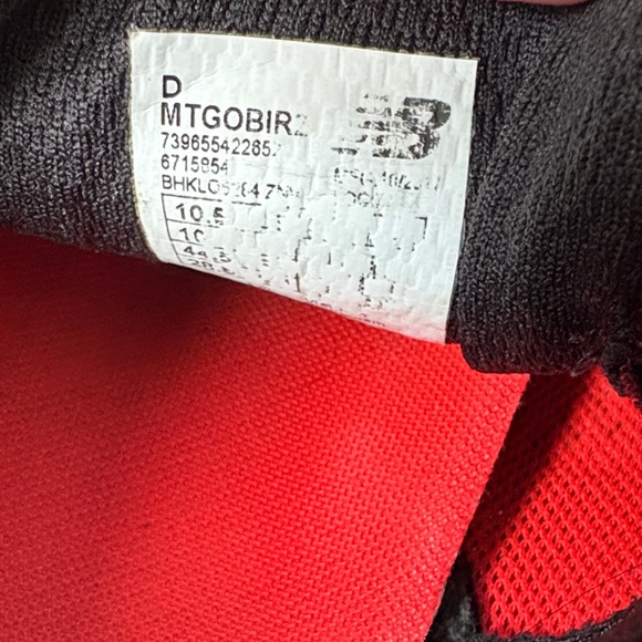 New Balance Men’s Burgundy Athletic Sneakers with Black Accents size 10 - Picture 4 of 5